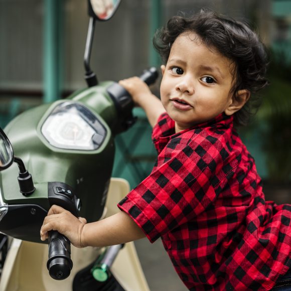 Nova lei: crianças menores de 10 anos não poderão ser transportadas em motos